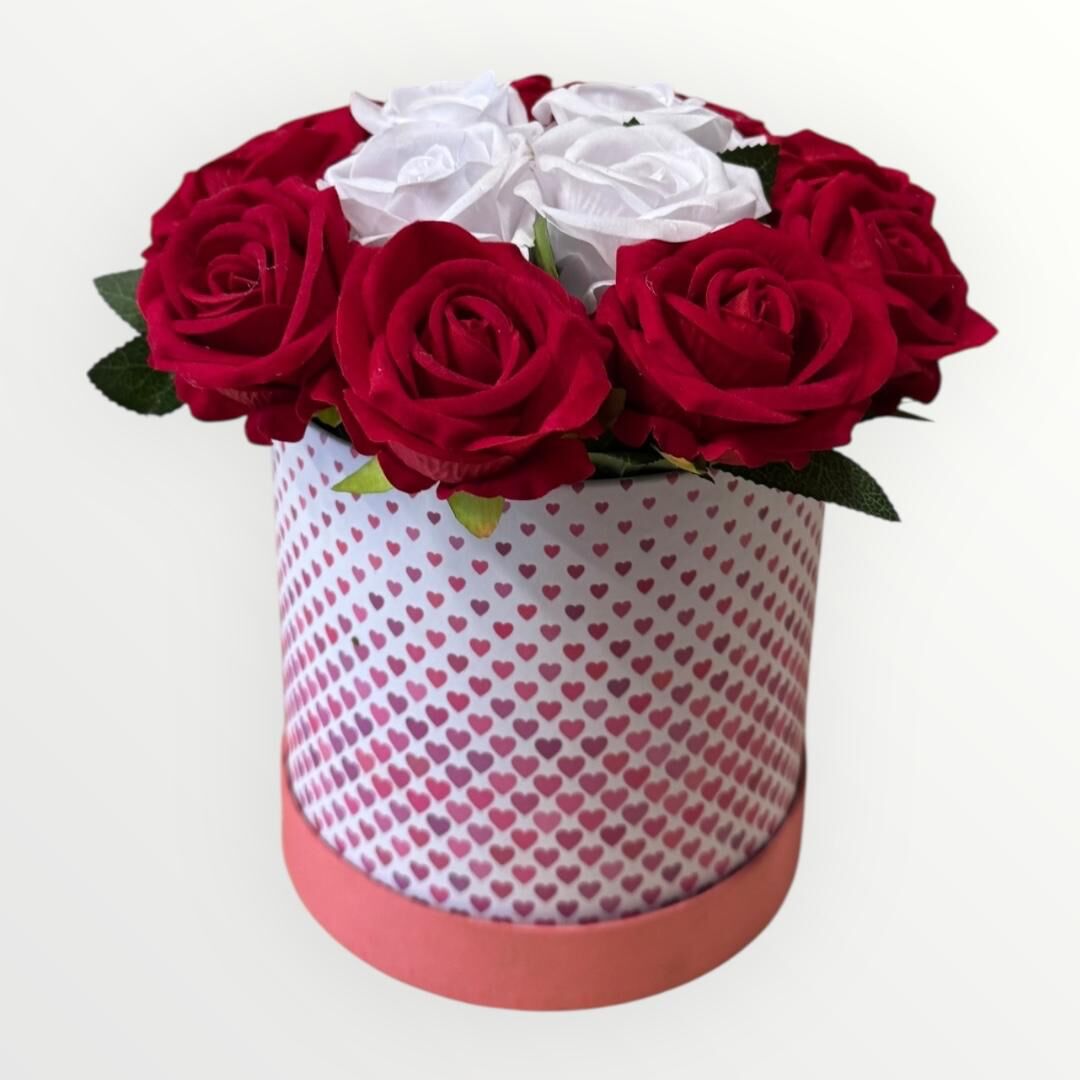 Kalpli Kutuda Kırmızı & Beyaz Güller