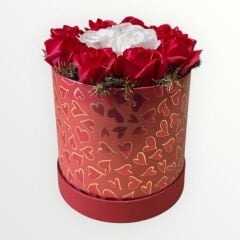 Kalpli Kutuda Kırmızı & Beyaz Mumlu Güller