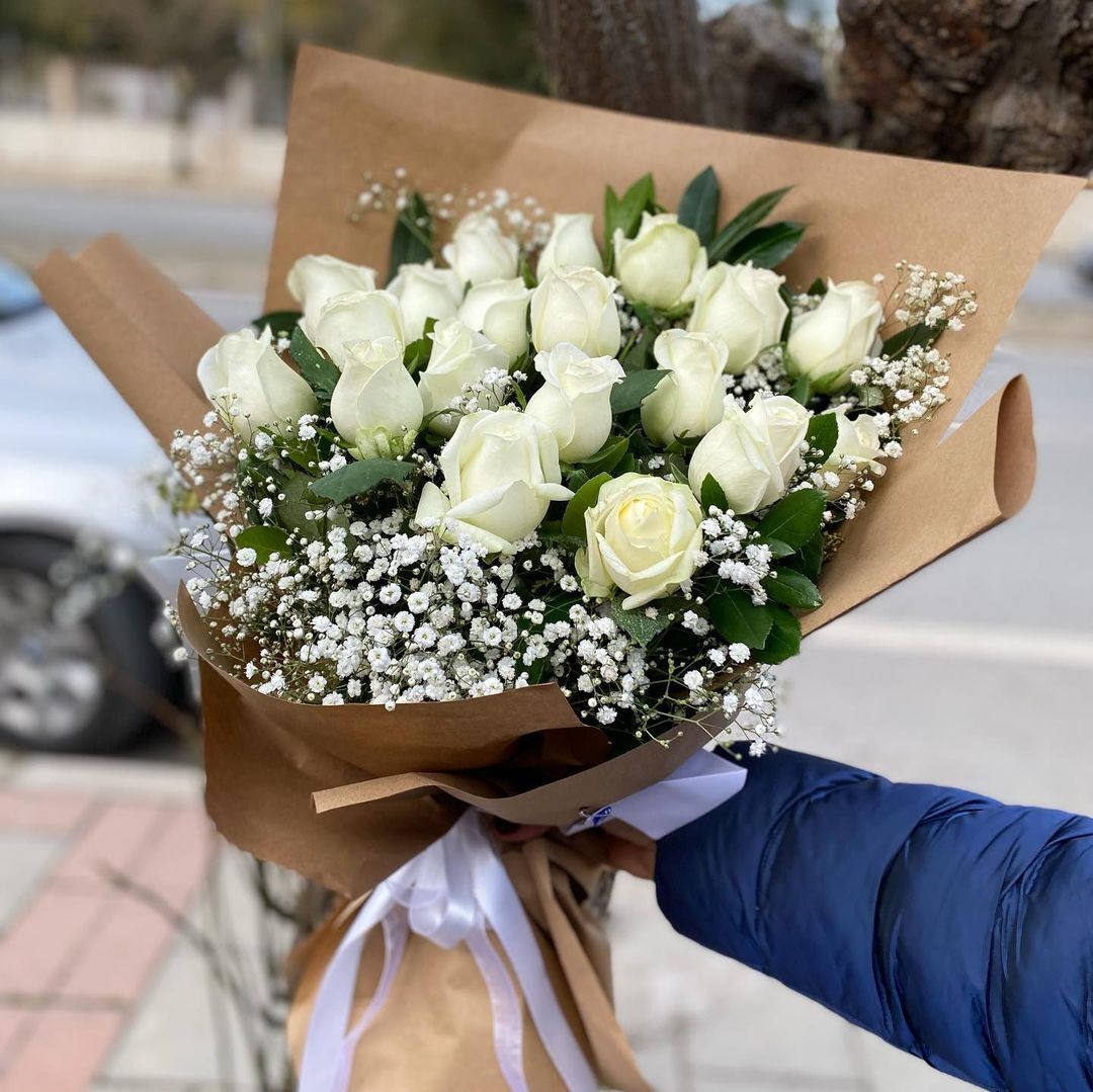 16 Adet Beyaz Gül